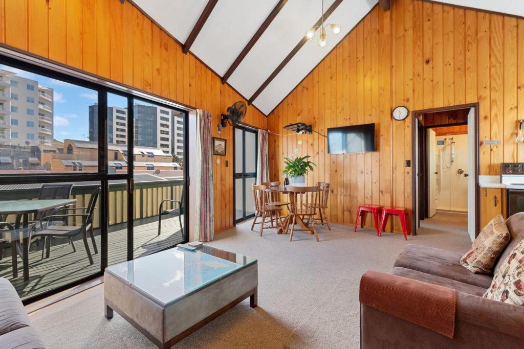 Downtown Mountview - Mt Maunganui Holiday Home Mount Maunganui Buitenkant foto